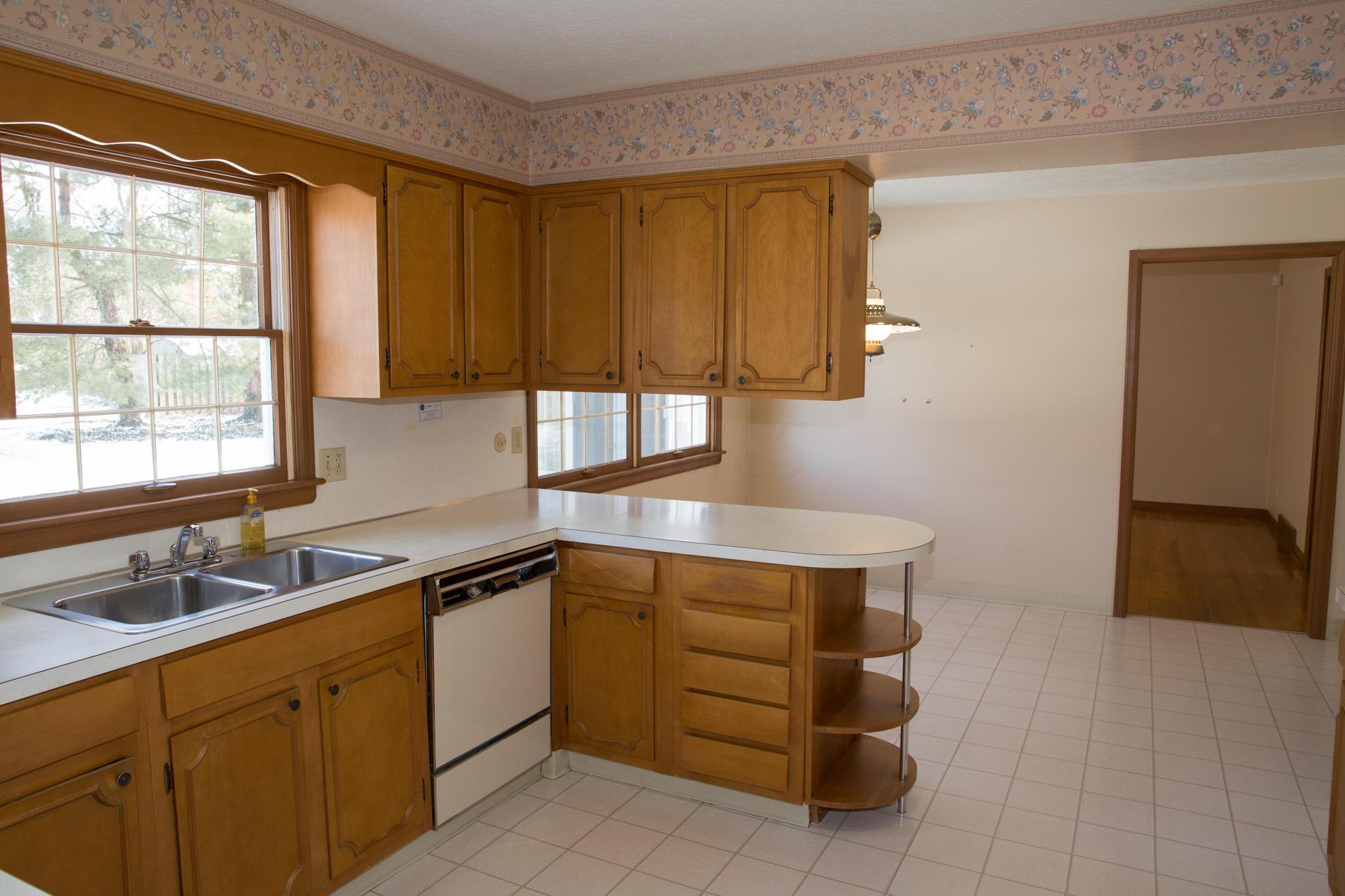4440 Willowbrook Road Columbus, OH 43220 - Photo 6 of 22