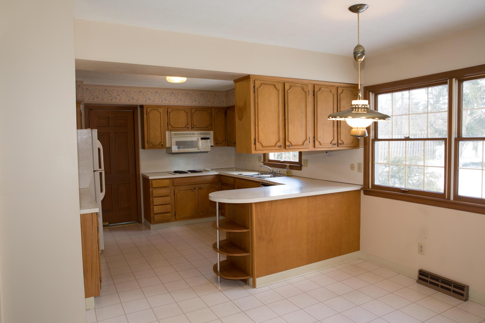 4440 Willowbrook Road Columbus, OH 43220 - Photo 7 of 22