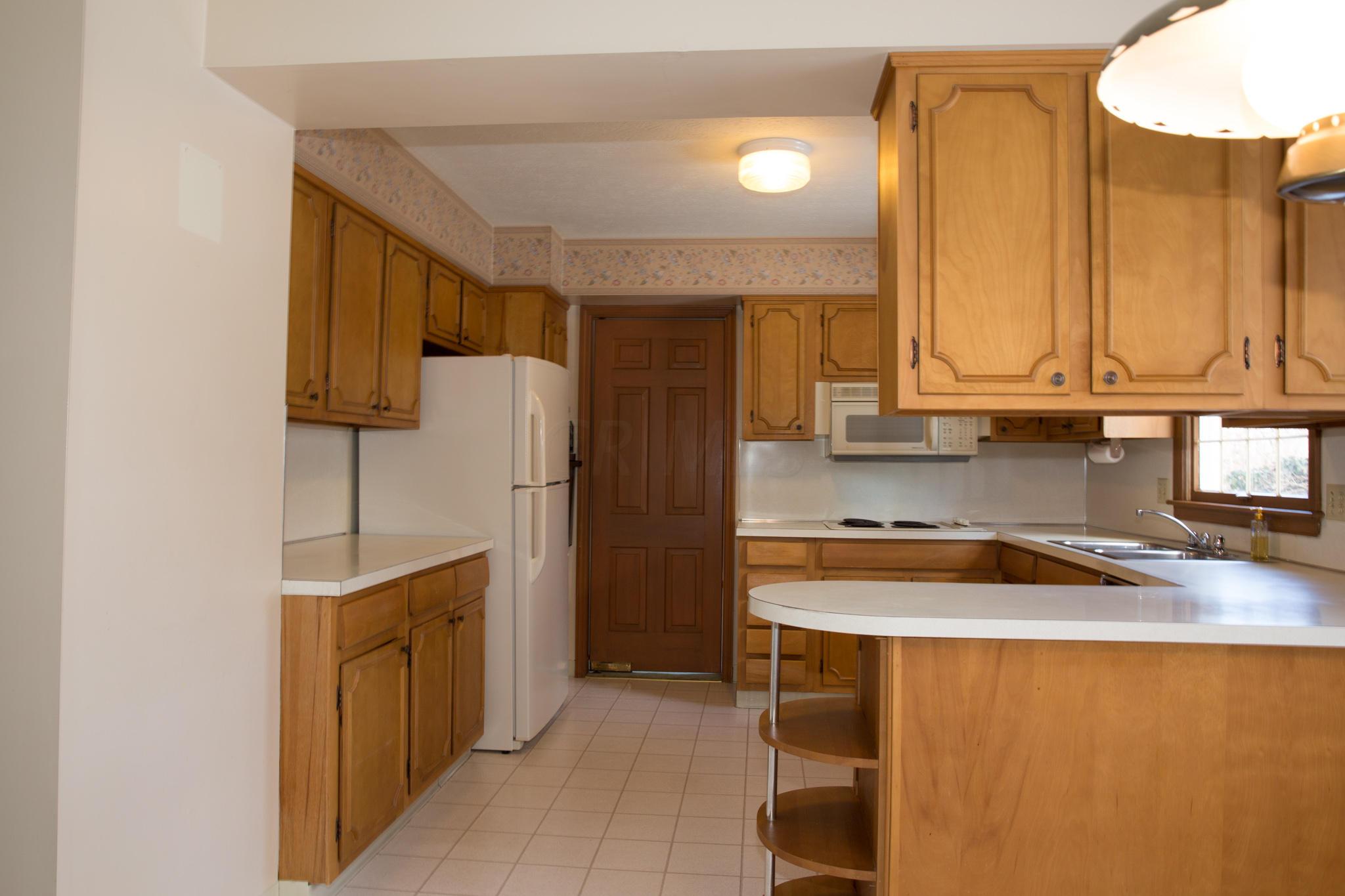 4440 Willowbrook Road Columbus, OH 43220 - Photo 8 of 22