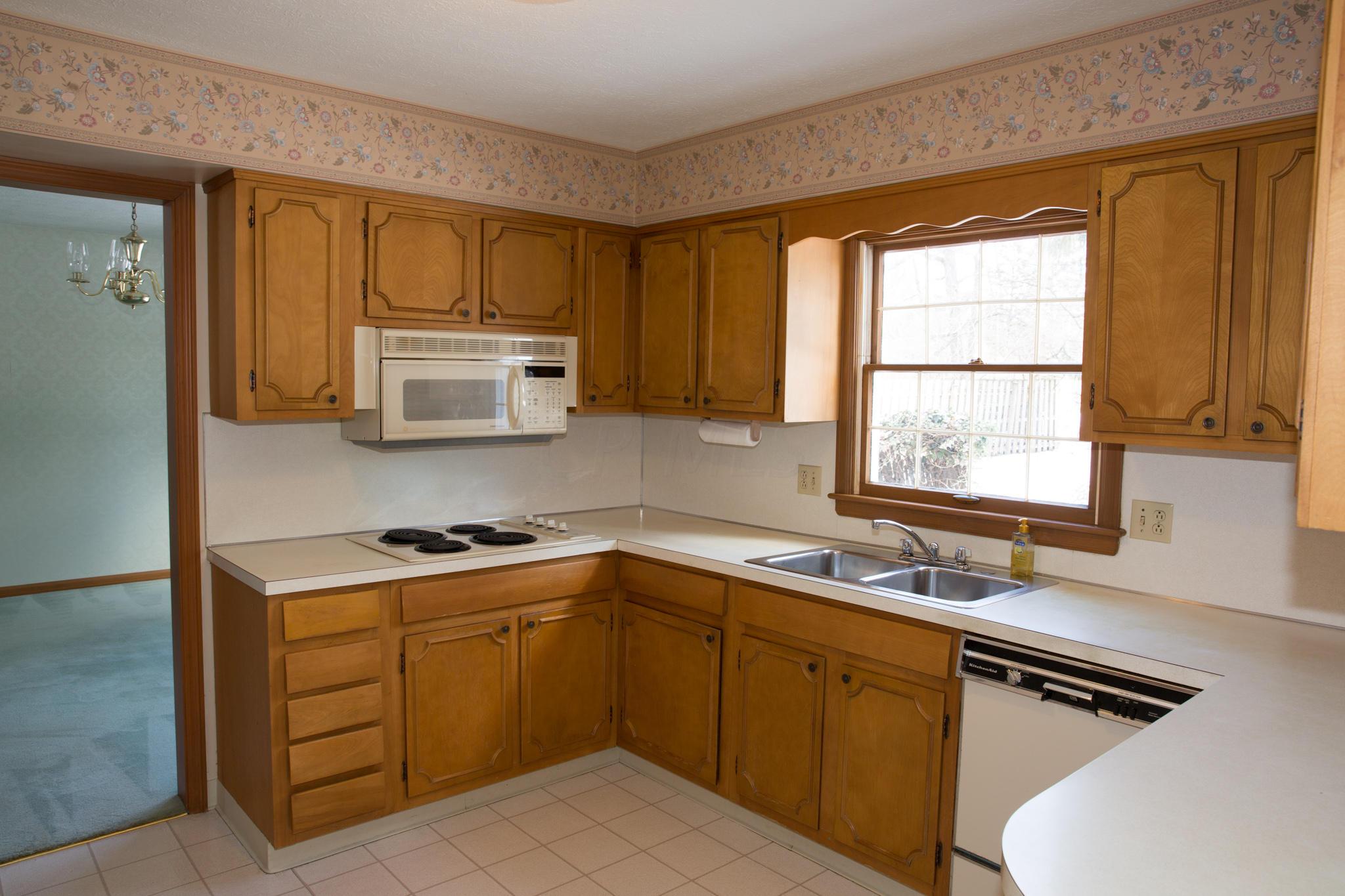 4440 Willowbrook Road Columbus, OH 43220 - Photo 9 of 22