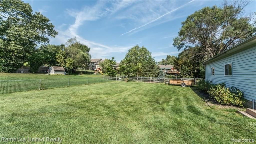 29520 Geraldine Road Farmington Hills, MI 48336 - Photo 37 of 44