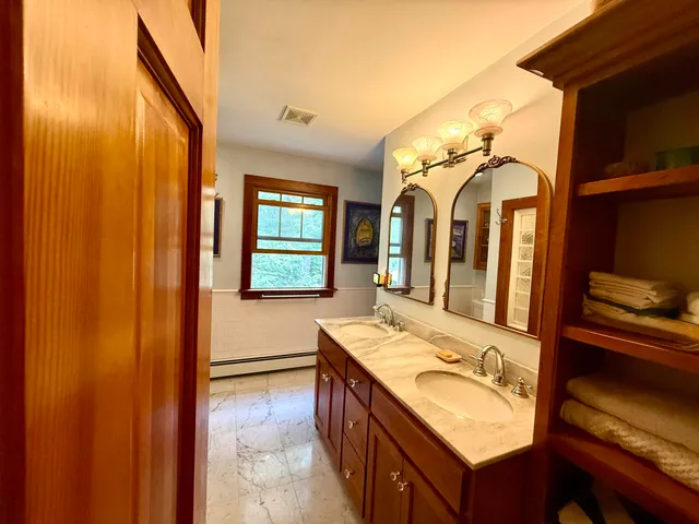 $629,000 | 204 Meeting House Lane, Brattleboro, VT 05301