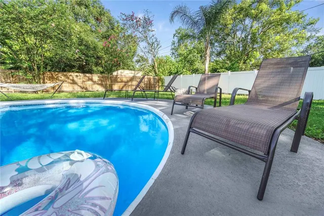 a view of a tall building