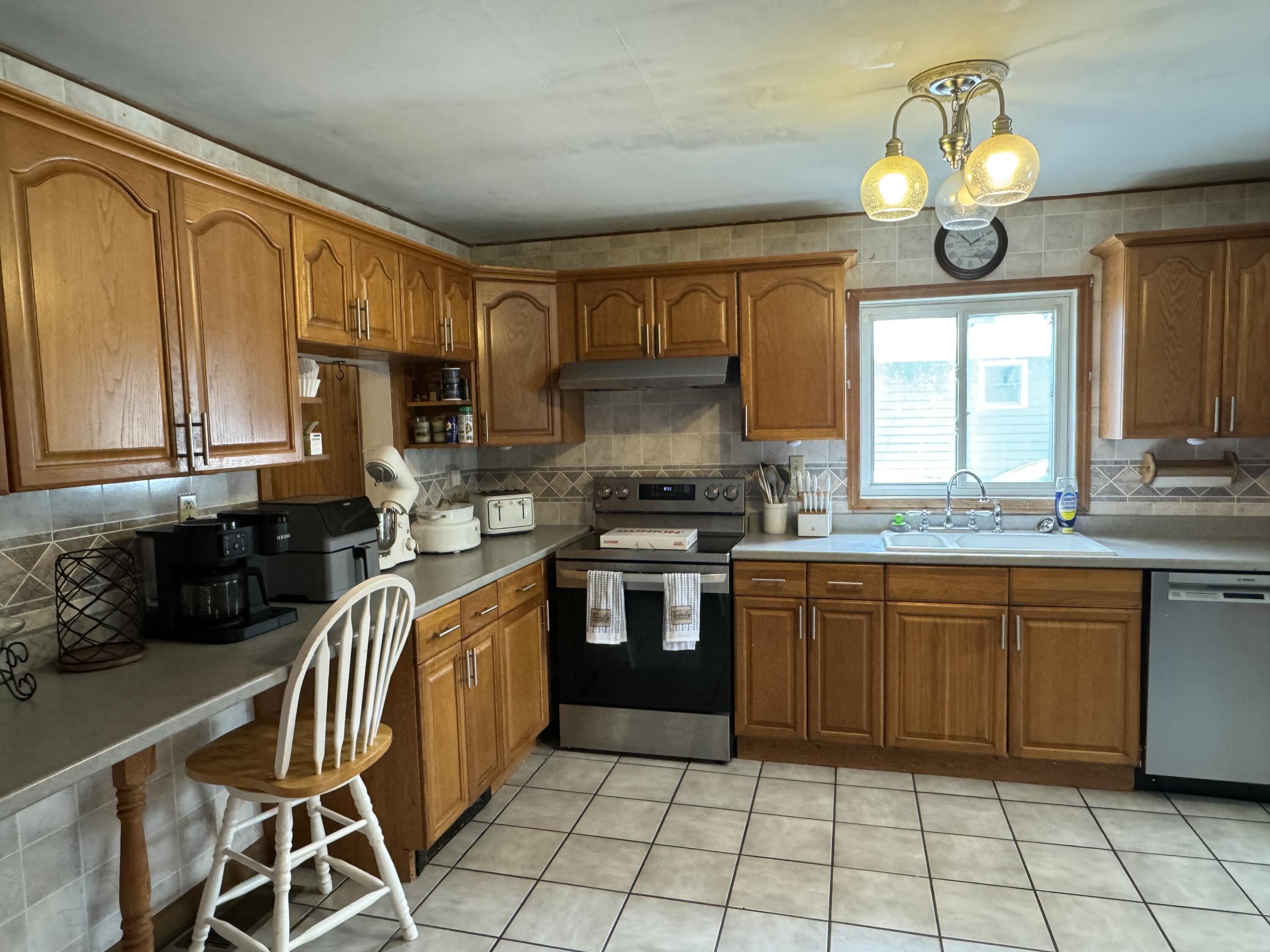 1134 Cumberland Head Road Plattsburgh, NY 12901 - Photo 3 of 22 Gallery Image 3