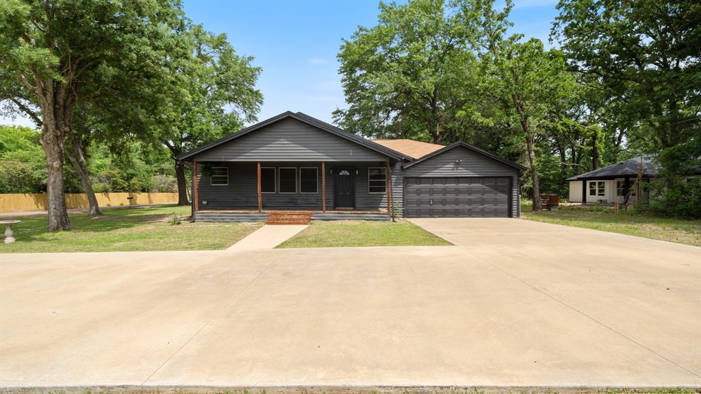 129 King Arthur Road Mabank, TX 75156 - Photo 5 of 33 a house with a outdoor space