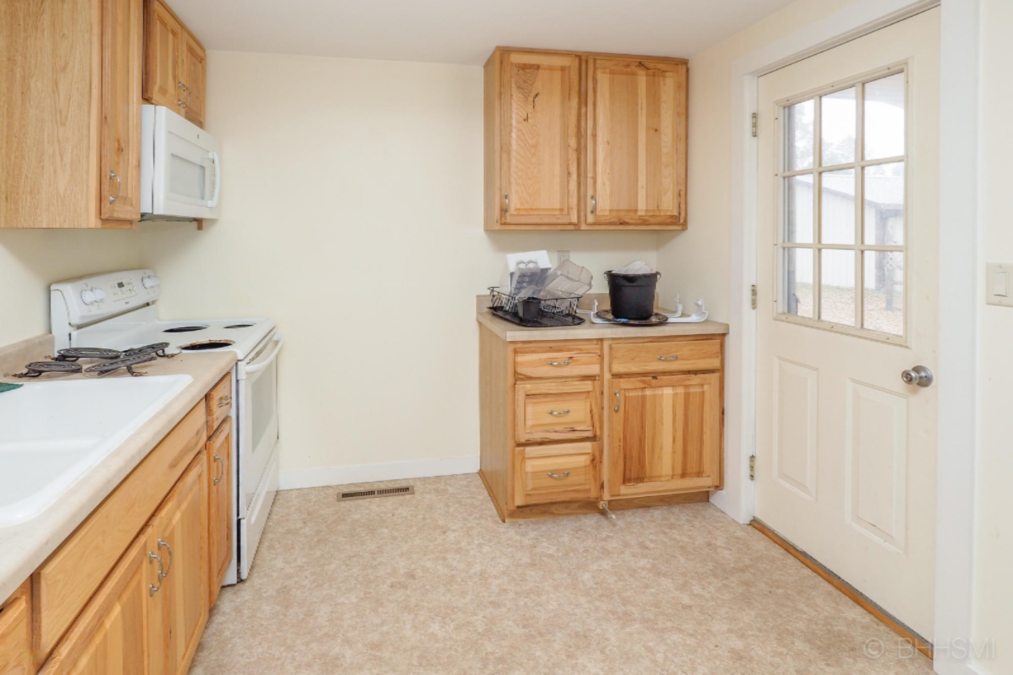 216 Clinton Street Mendon, MI 49072 - Photo 8 of 16 216 Clinton Street-107