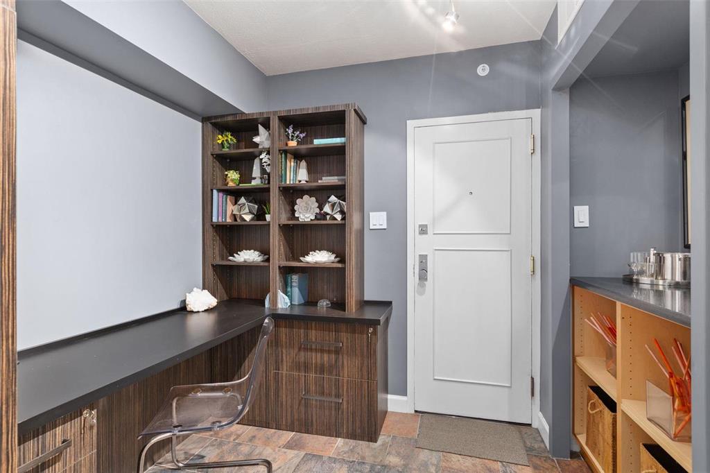 900 South Hanley Road, Unit 3B St. Louis, MO 63105 - Photo 15 of 31