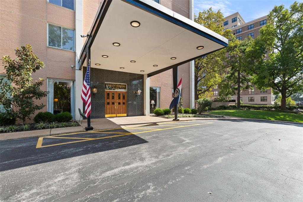 900 South Hanley Road, Unit 3B St. Louis, MO 63105 - Photo 2 of 31