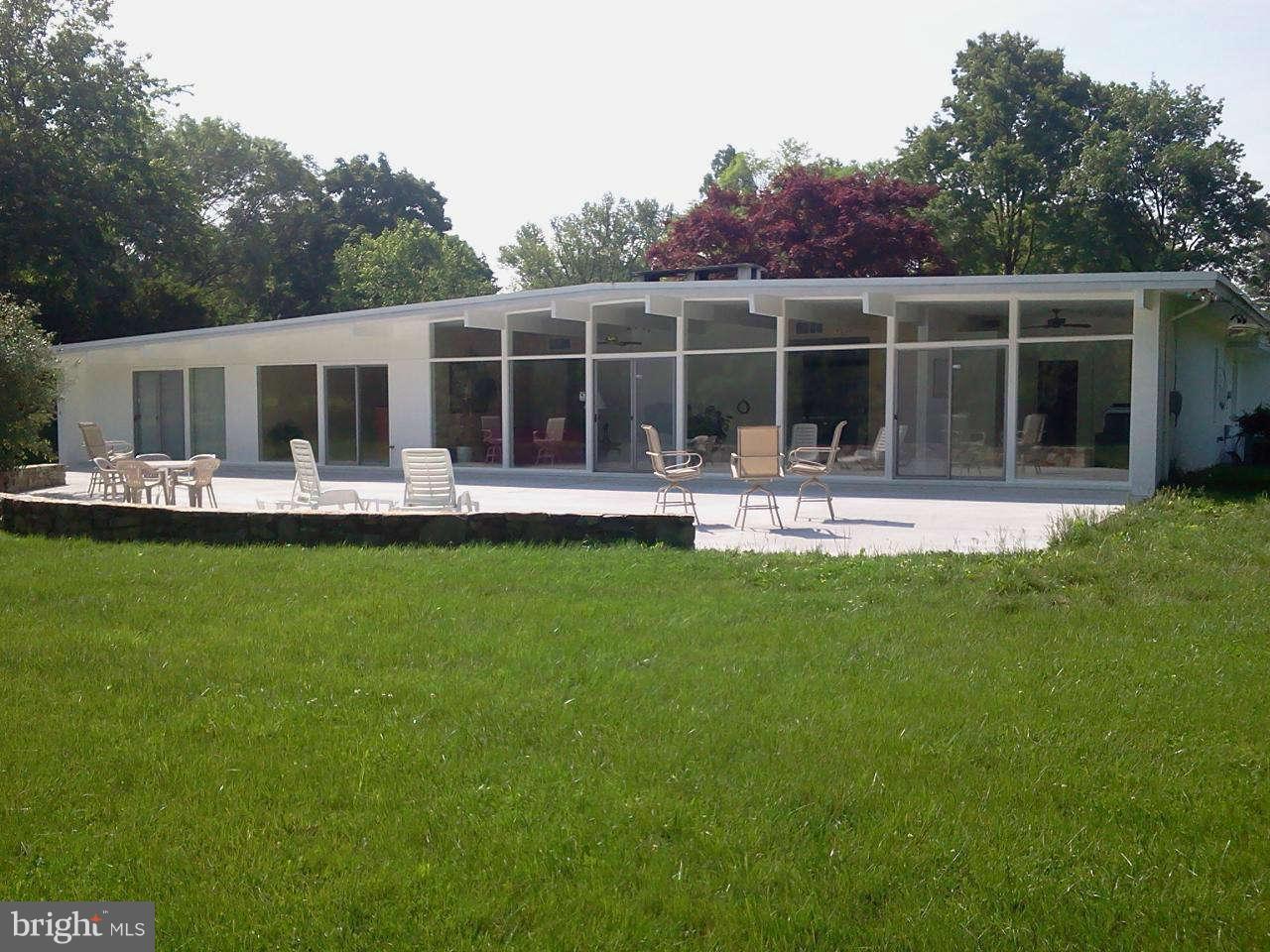Exterior (Rear)