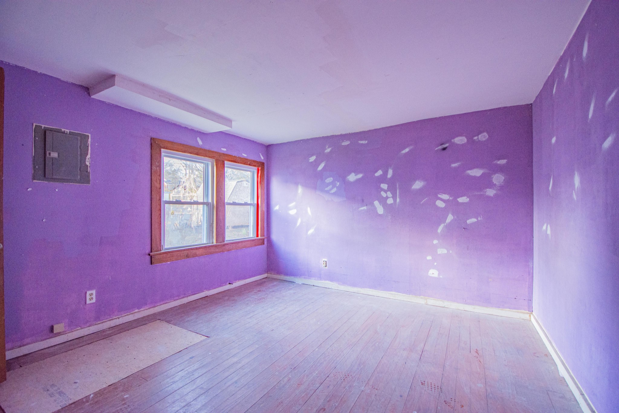 632 East Madison Street Pulaski, TN 38478 - Photo 11 of 22 a view of empty room with window