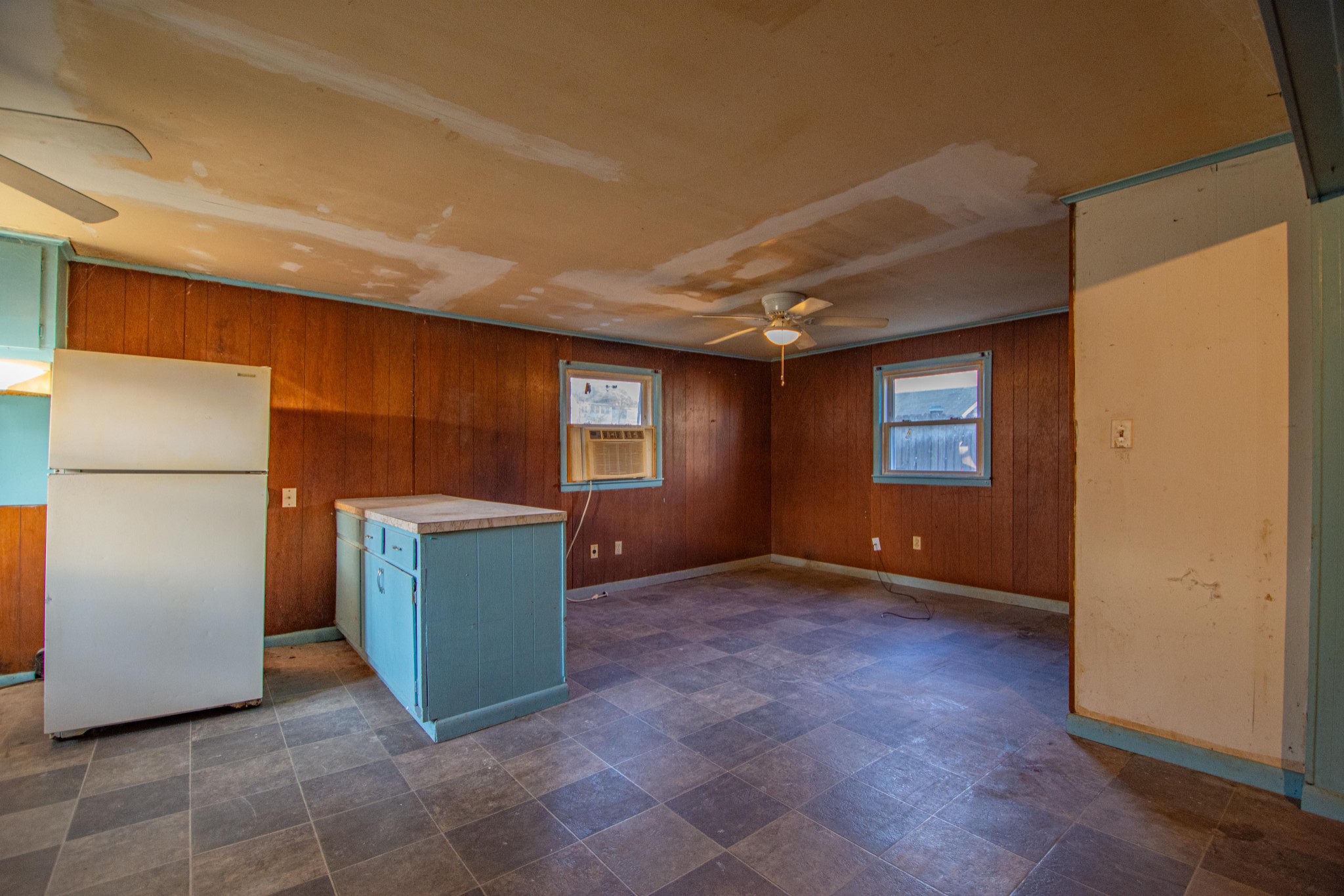 632 East Madison Street Pulaski, TN 38478 - Photo 16 of 22 a view of an empty room with a kitchen