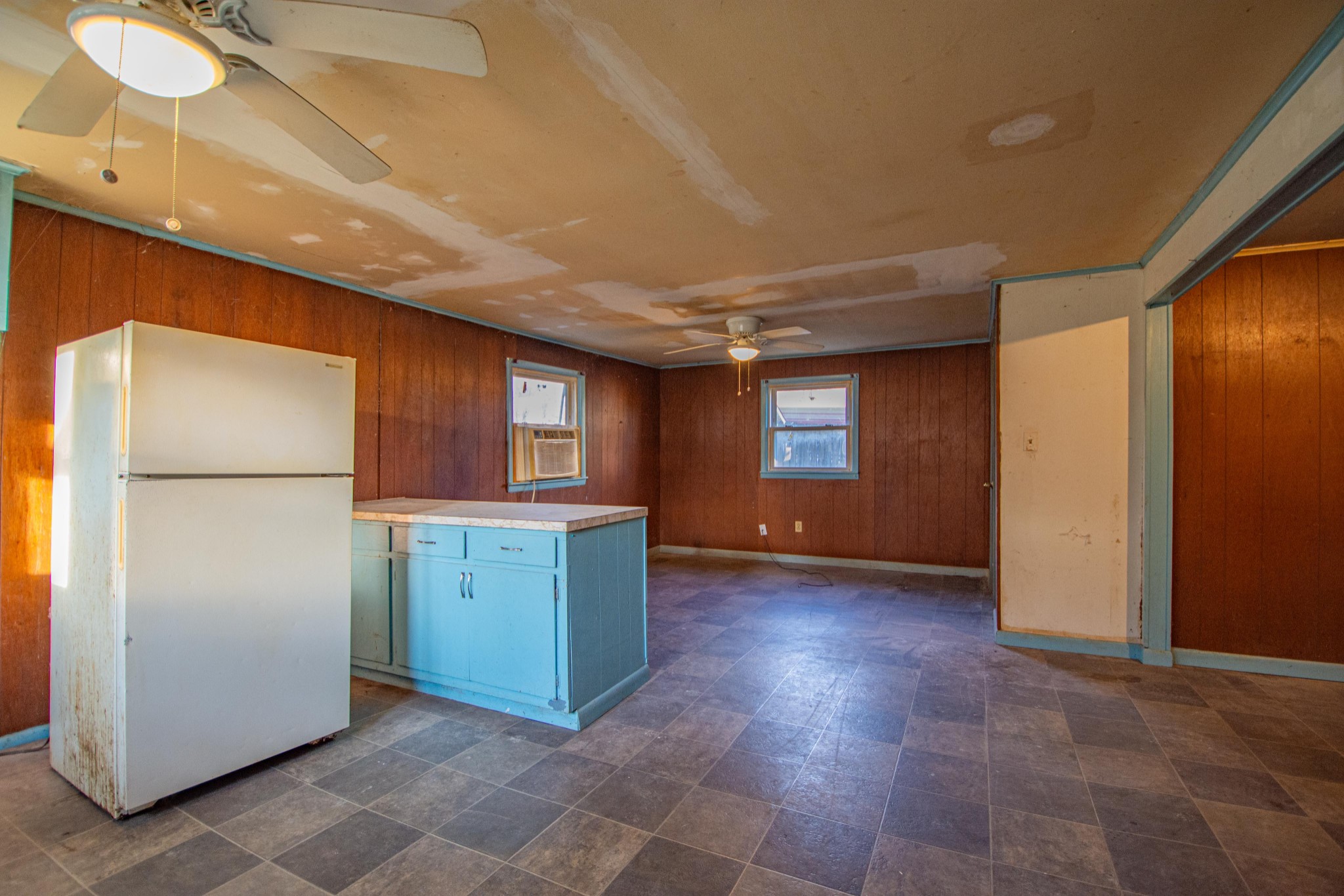 632 East Madison Street Pulaski, TN 38478 - Photo 17 of 22 a open kitchen with refrigerator and microwave