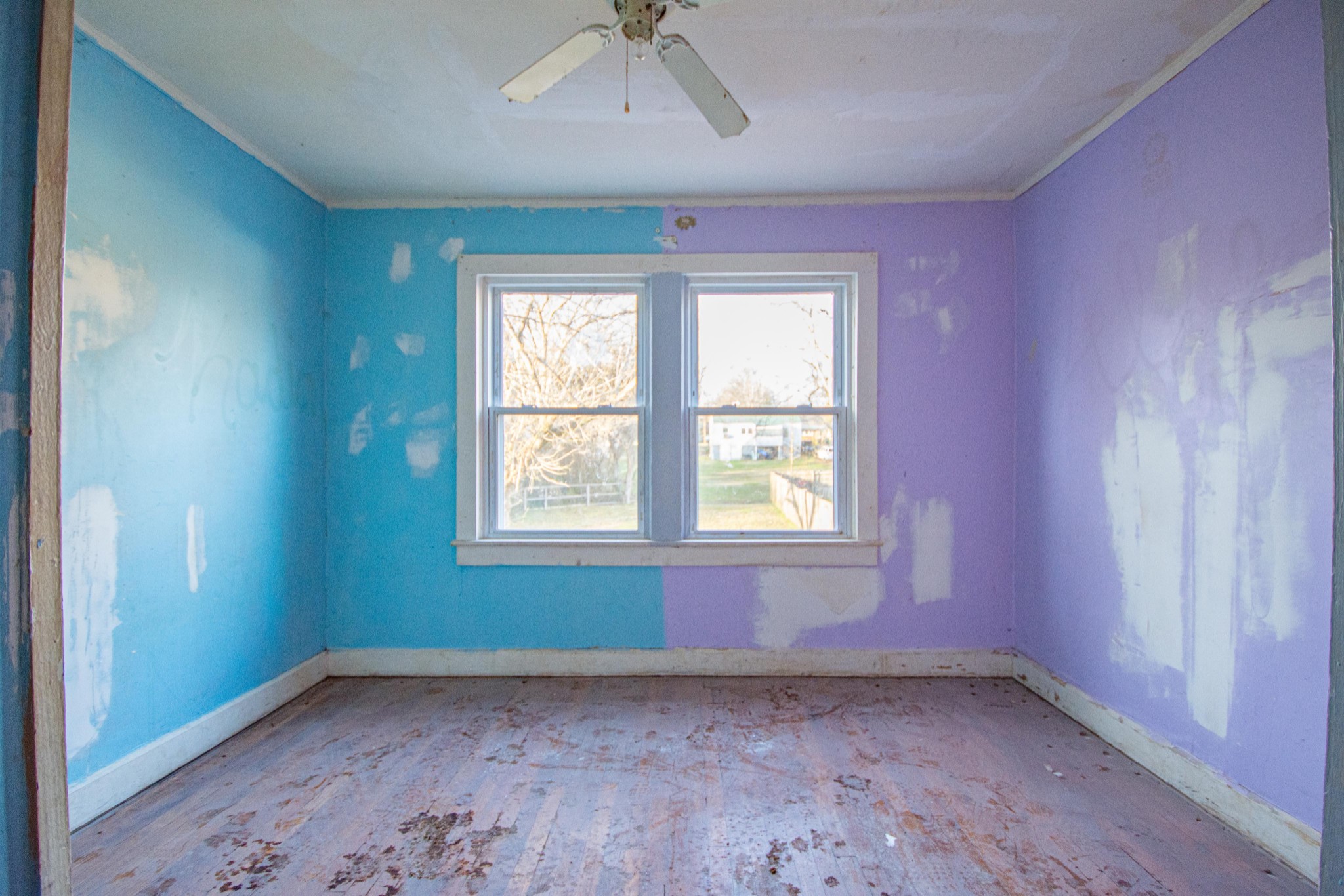 632 East Madison Street Pulaski, TN 38478 - Photo 22 of 22 an empty room with a window