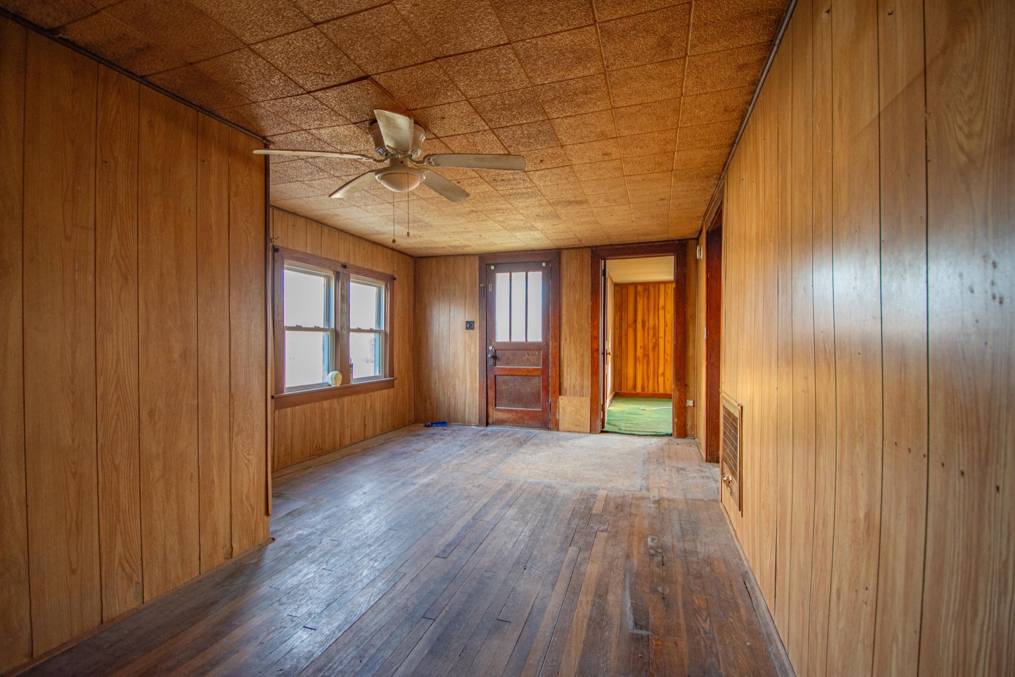 632 East Madison Street Pulaski, TN 38478 - Photo 8 of 22 a view of entryway with wooden floor