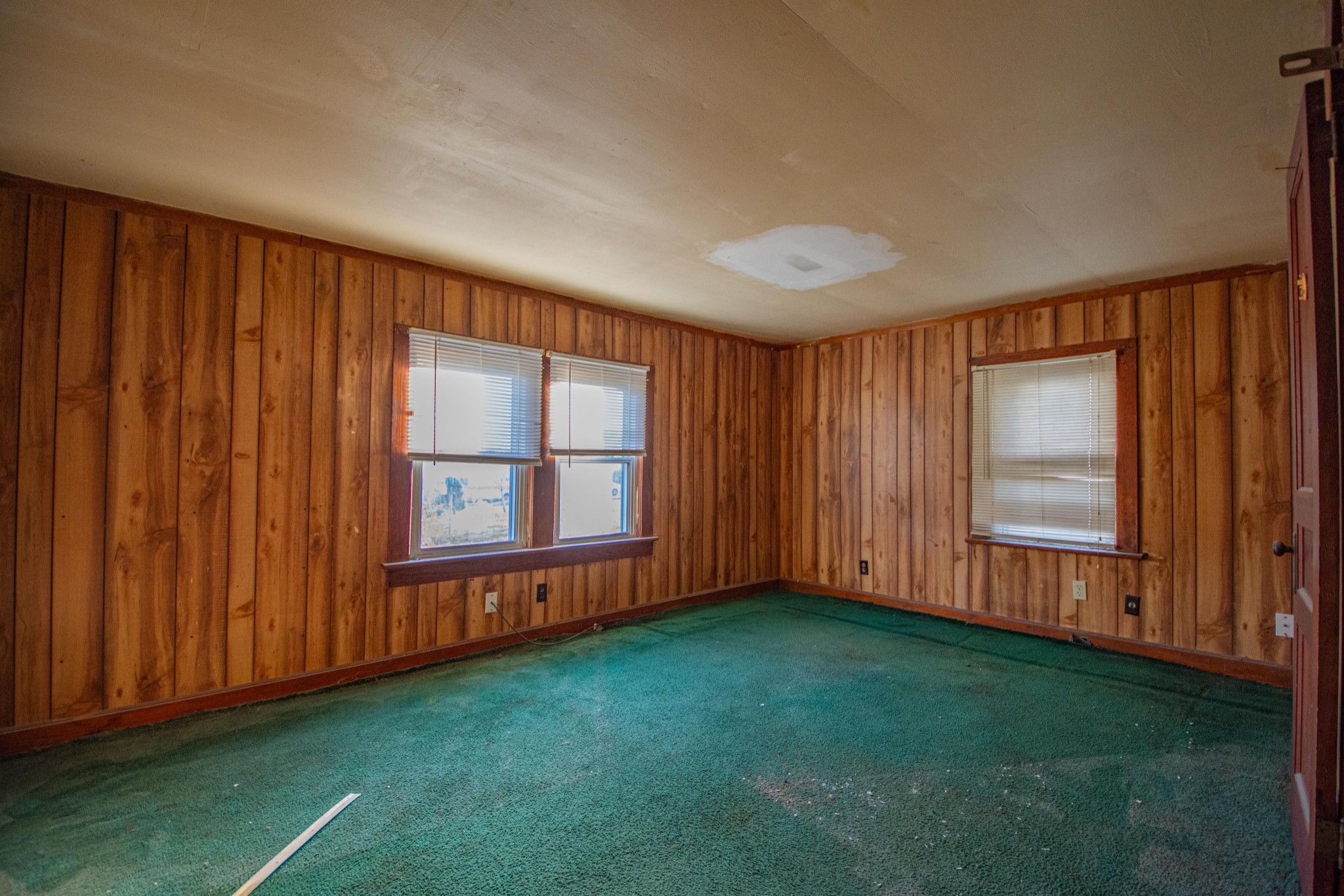 632 East Madison Street Pulaski, TN 38478 - Photo 9 of 22 a view of an empty room with wooden floor and a window