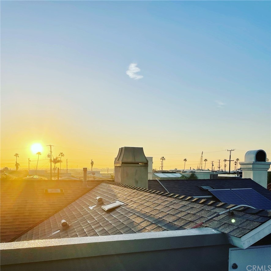 239 16th Street Seal Beach, CA 90740 - Photo 10 of 11 a view of a terrace