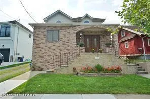 $1,289,000 | 386 Page Avenue | Tottenville