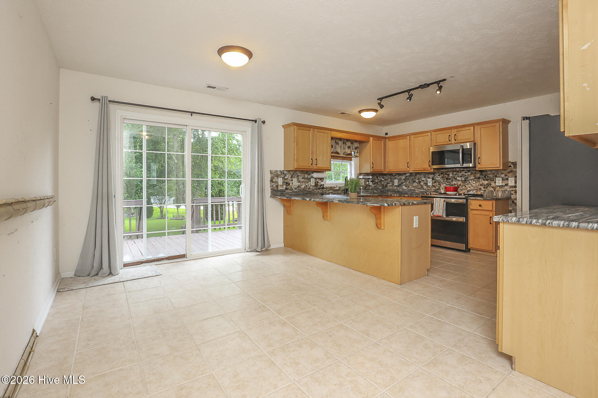 217 Rutherford Way Jacksonville, NC 28540 - Photo 19 of 96 Eat in dining