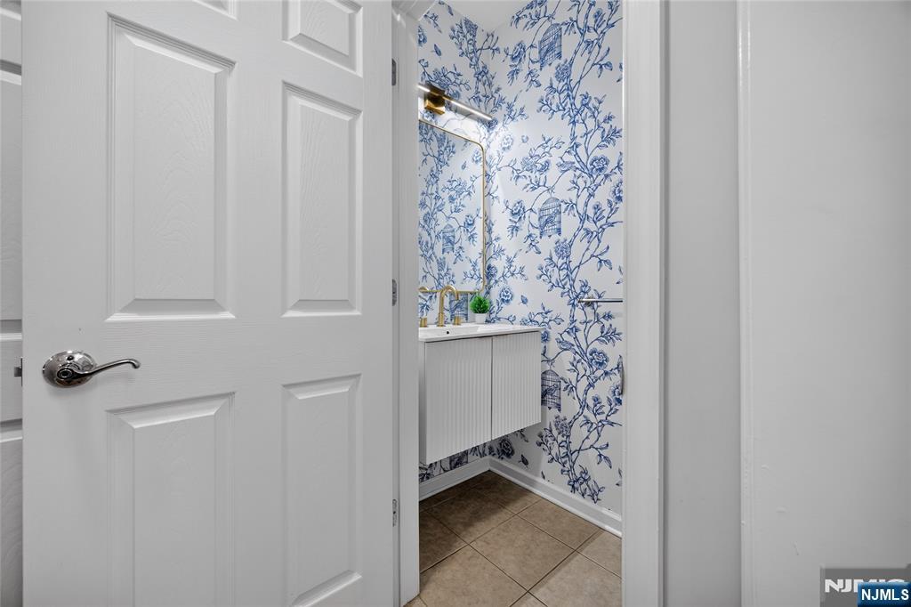 6 Schweinberg Drive, Unit R Roseland, NJ 07068 - Photo 23 of 48