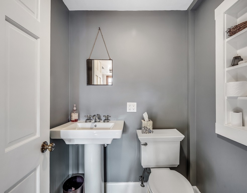 162 Maple Street Lexington, MA 02420 - Photo 12 of 27 Gallery Image 12