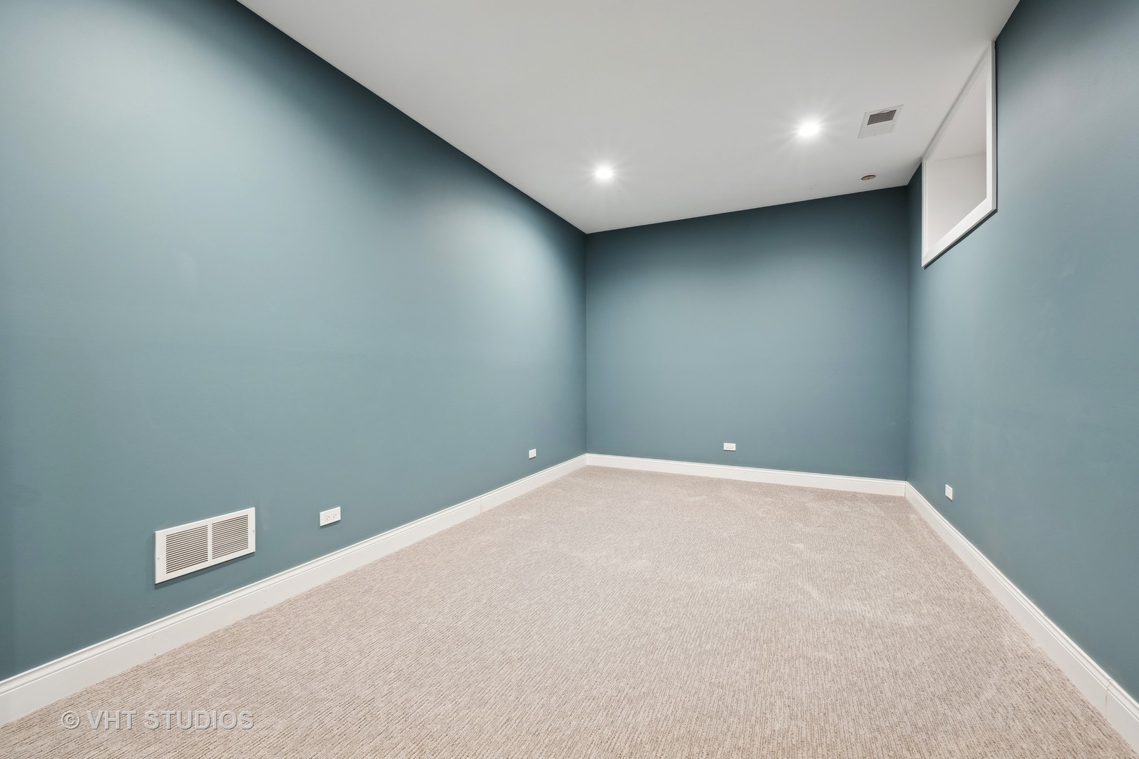 399 Ridge Avenue Winnetka, IL 60093 - Photo 17 of 45 a view of an empty room