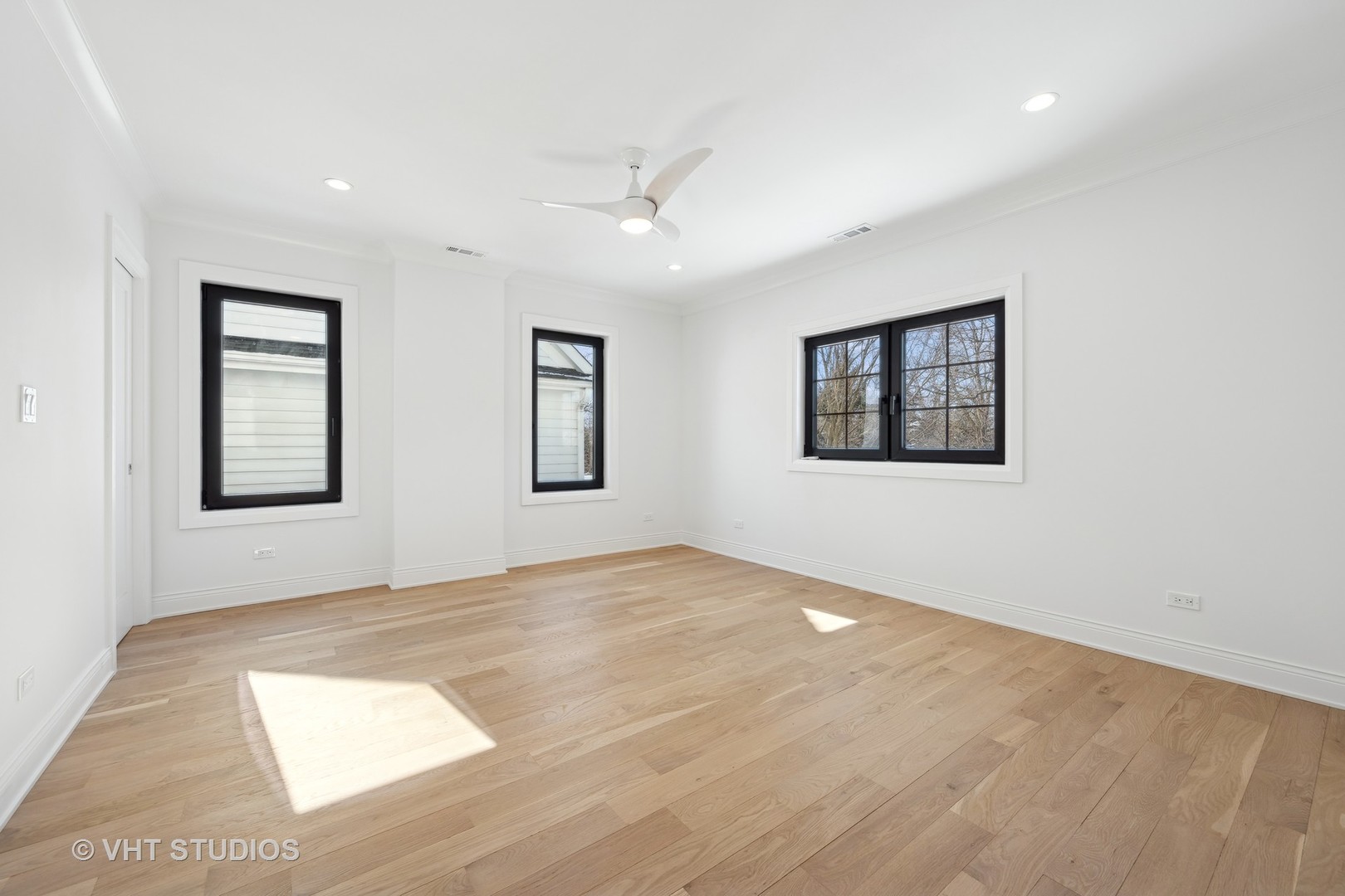 399 Ridge Avenue Winnetka, IL 60093 - Photo 21 of 45 a view of an empty room with windows