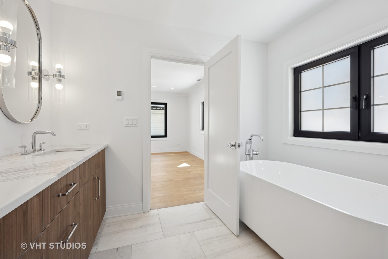 399 Ridge Avenue Winnetka, IL 60093 - Photo 25 of 45 a spacious bathroom with a tub sink and mirror