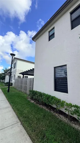 a view of a back yard of the house