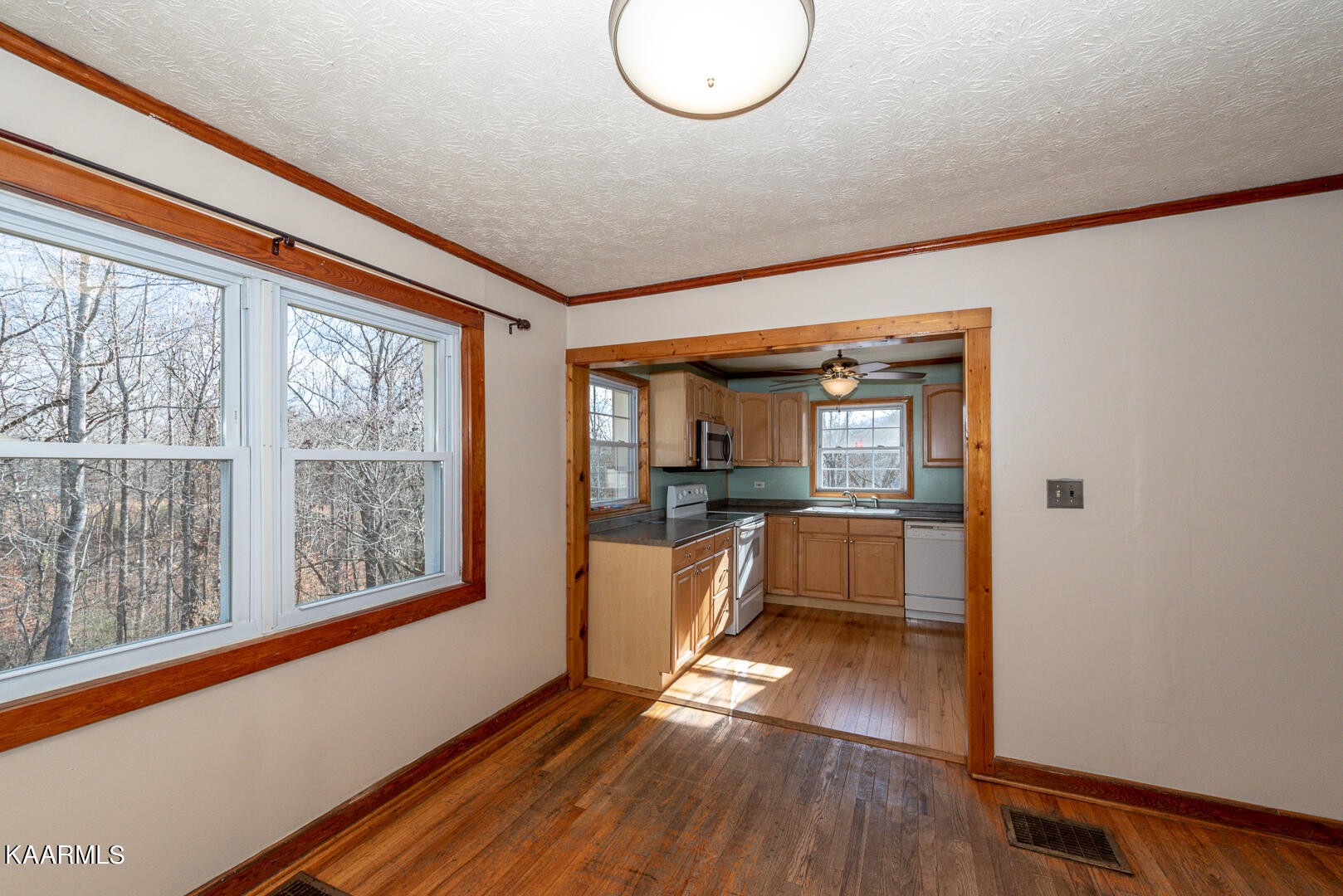 431 New Henderson Road Clinton, TN 37716 - Photo 14 of 38 Gallery Image 14