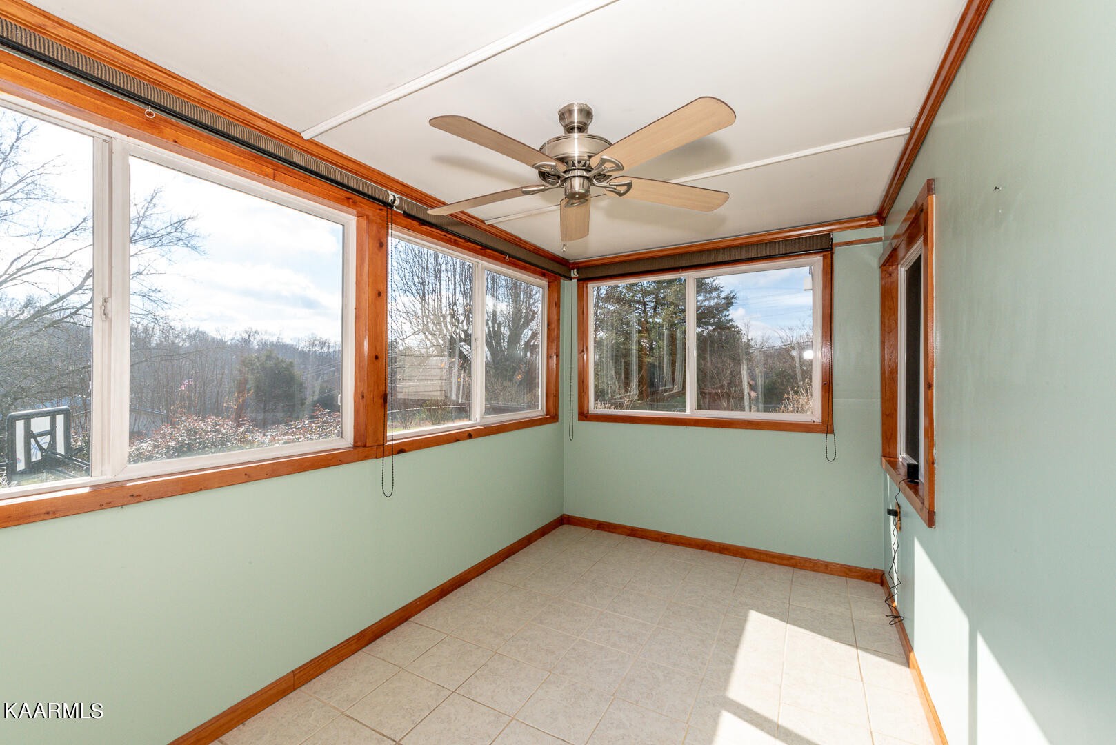 431 New Henderson Road Clinton, TN 37716 - Photo 16 of 38 Gallery Image 16