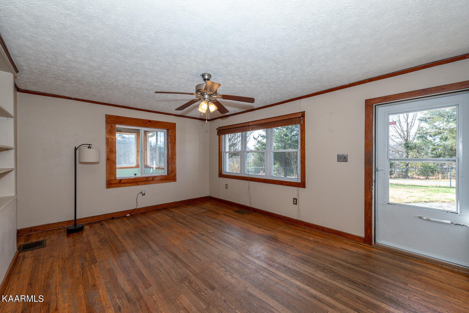 431 New Henderson Road Clinton, TN 37716 - Photo 7 of 38 Gallery Image 7
