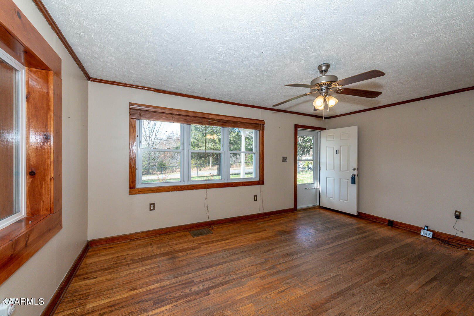 431 New Henderson Road Clinton, TN 37716 - Photo 8 of 38 Gallery Image 8