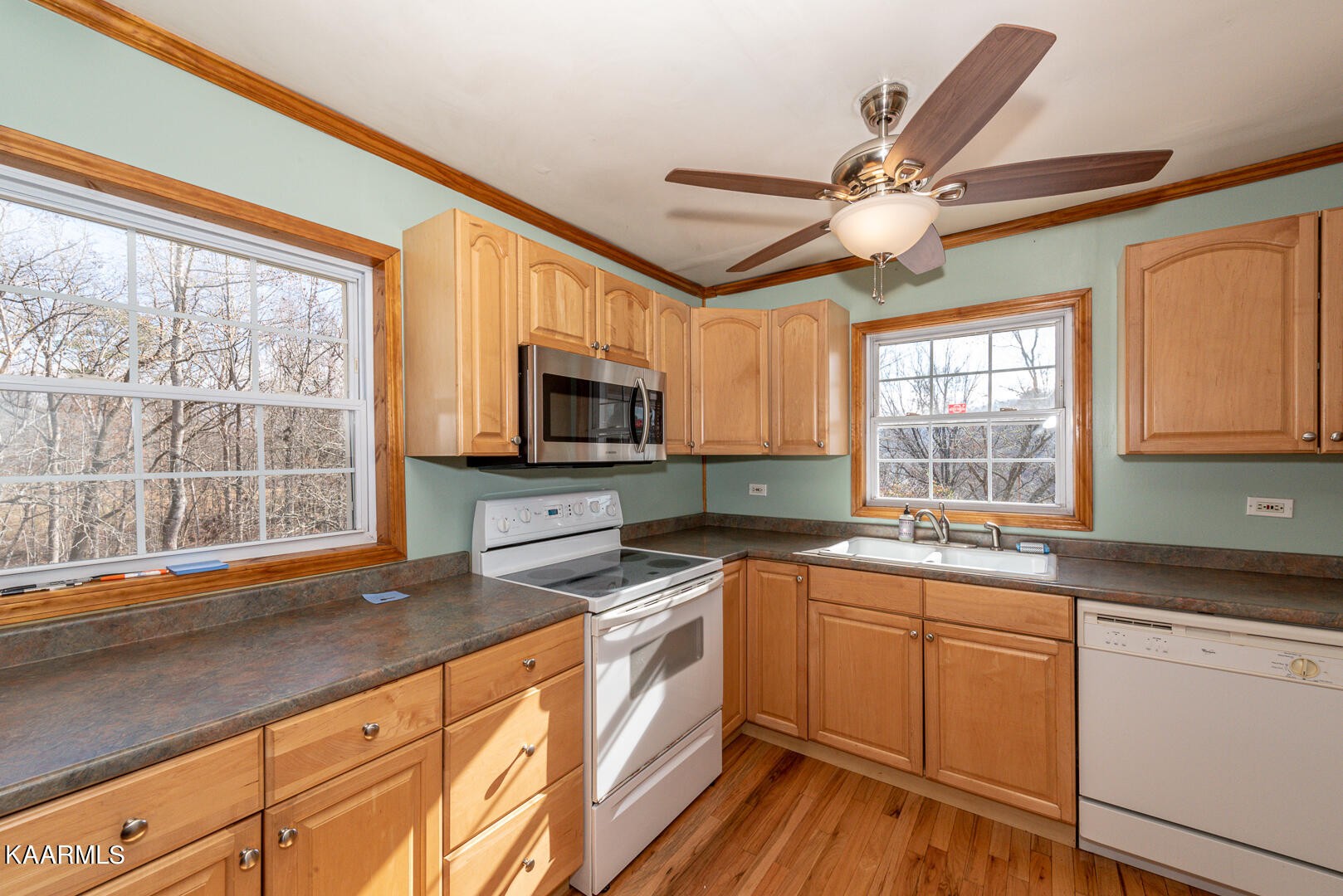 431 New Henderson Road Clinton, TN 37716 - Photo 10 of 38 Gallery Image 10