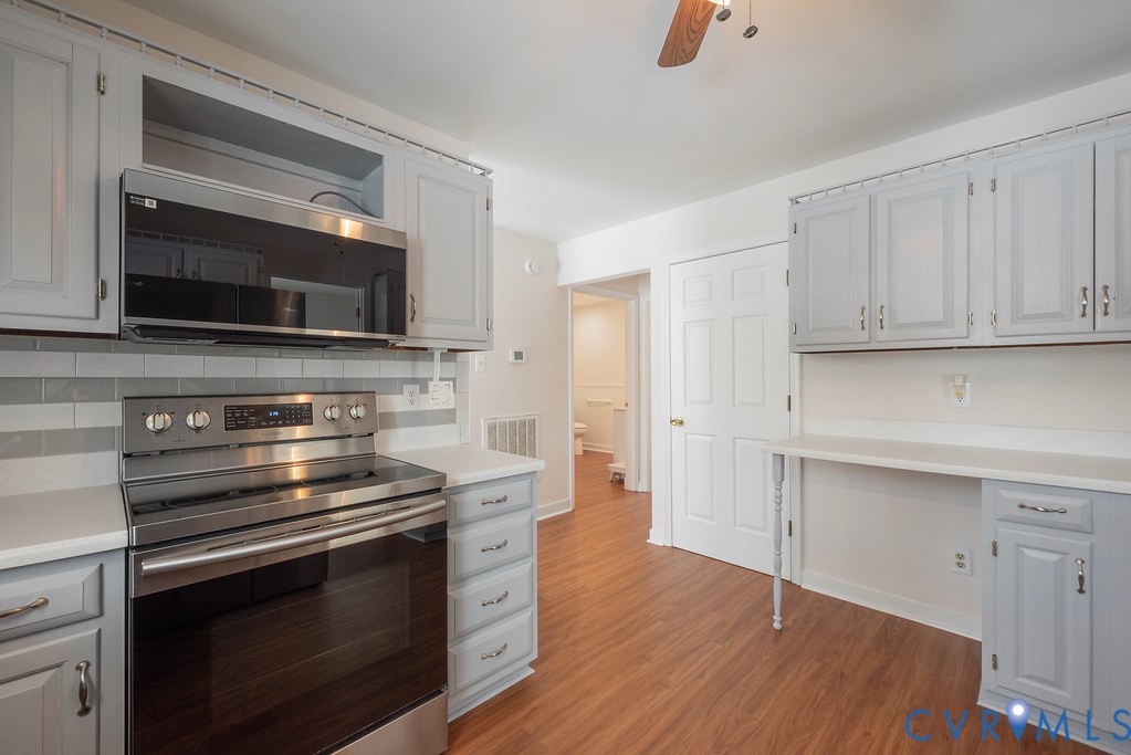10510 Courtney Road Glen Allen, VA 23060 - Photo 13 of 44 a kitchen with granite countertop a stove and a microwave