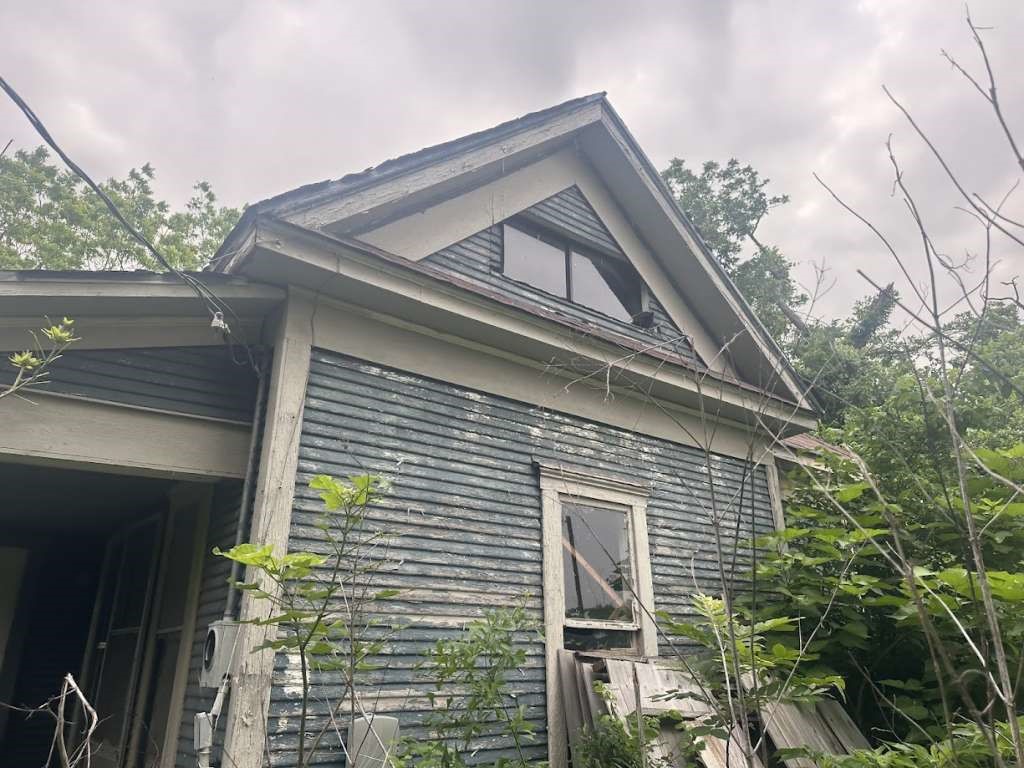 322 Walnut Street Donie, TX 75838 - Photo 2 of 5 a front view of a house with a yard