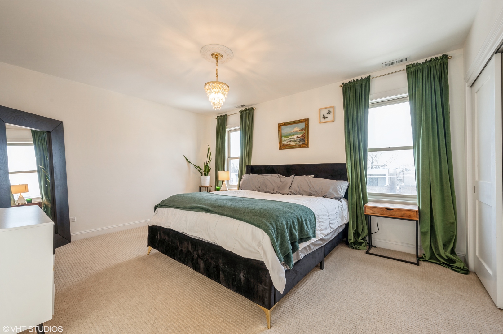 2152 North Racine Avenue, Unit 4 Chicago, IL 60614 - Photo 11 of 33 Gallery Image 11