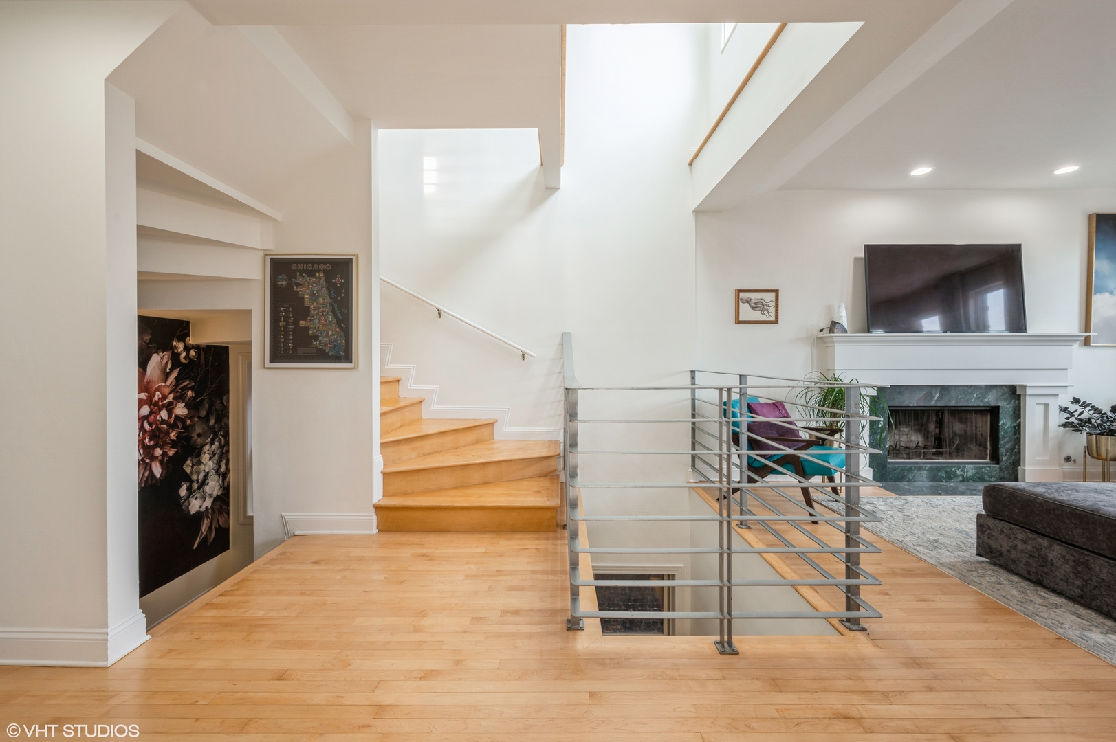 2152 North Racine Avenue, Unit 4 Chicago, IL 60614 - Photo 2 of 33 Gallery Image 2