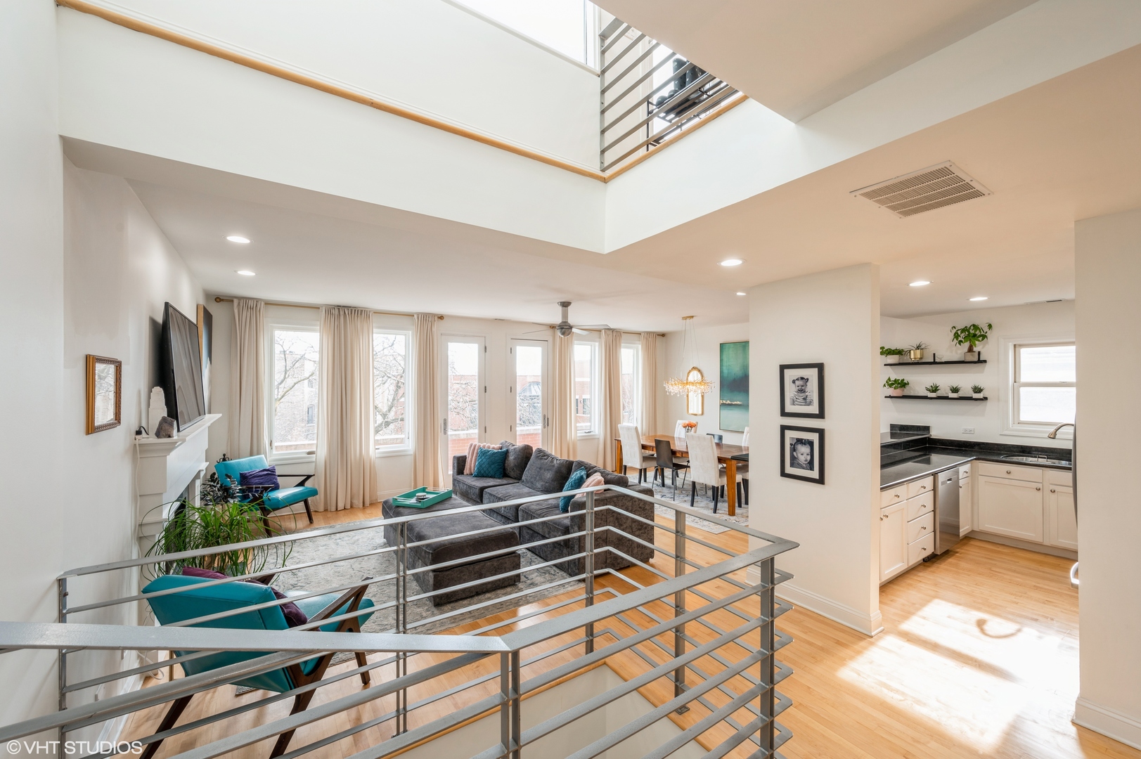 2152 North Racine Avenue, Unit 4 Chicago, IL 60614 - Photo 3 of 33 Gallery Image 3
