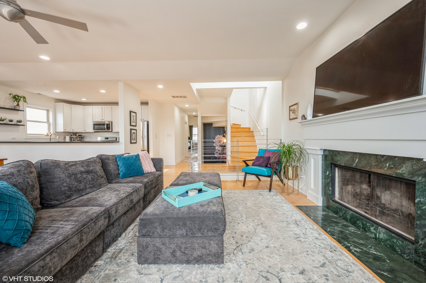 2152 North Racine Avenue, Unit 4 Chicago, IL 60614 - Photo 6 of 33 Gallery Image 6