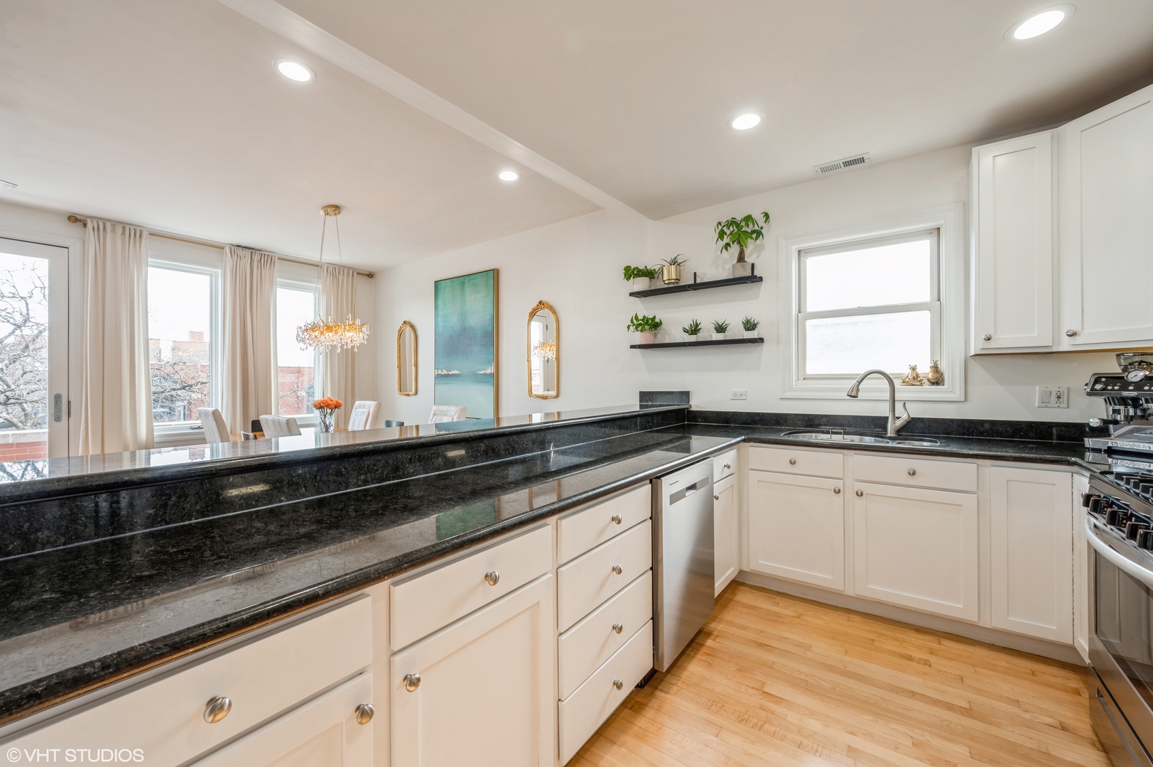 2152 North Racine Avenue, Unit 4 Chicago, IL 60614 - Photo 10 of 33 Gallery Image 10