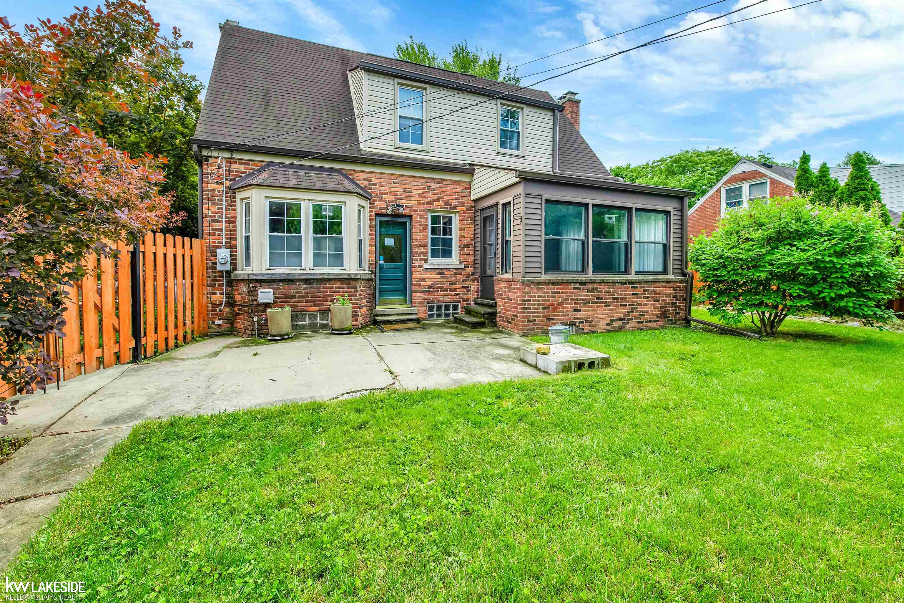 966 Hawthorne Road Grosse Pointe Woods, MI 48236 - Photo 4 of 24