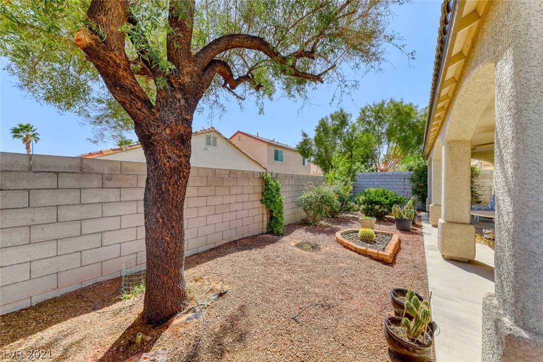 9711 Ridgebluff Avenue Las Vegas, NV 89148 - Photo 4 of 30 Gallery Image 4