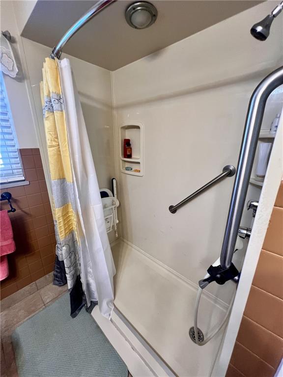 280 Derrick Avenue Uniontown, PA 15401 - Photo 19 of 28 Step in Shower