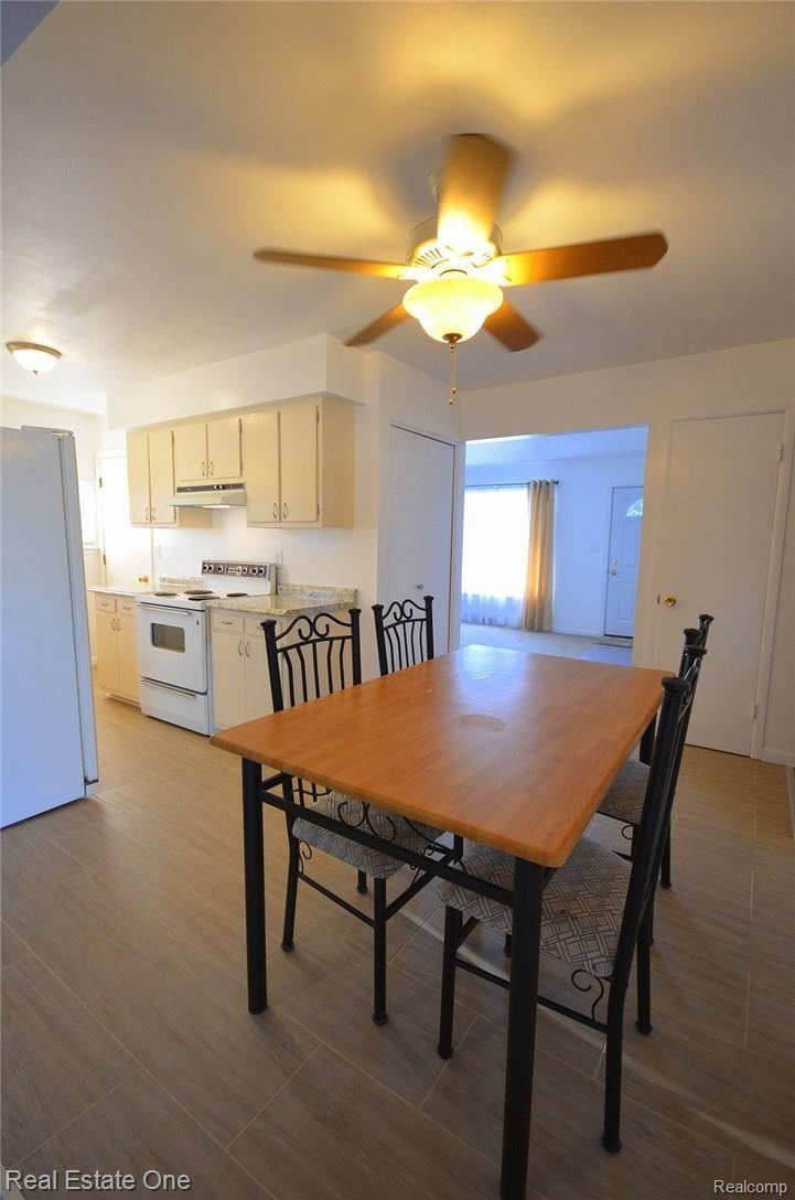 2140 Common Road Warren, MI 48092 - Photo 5 of 15 5 Kitchen.JPG