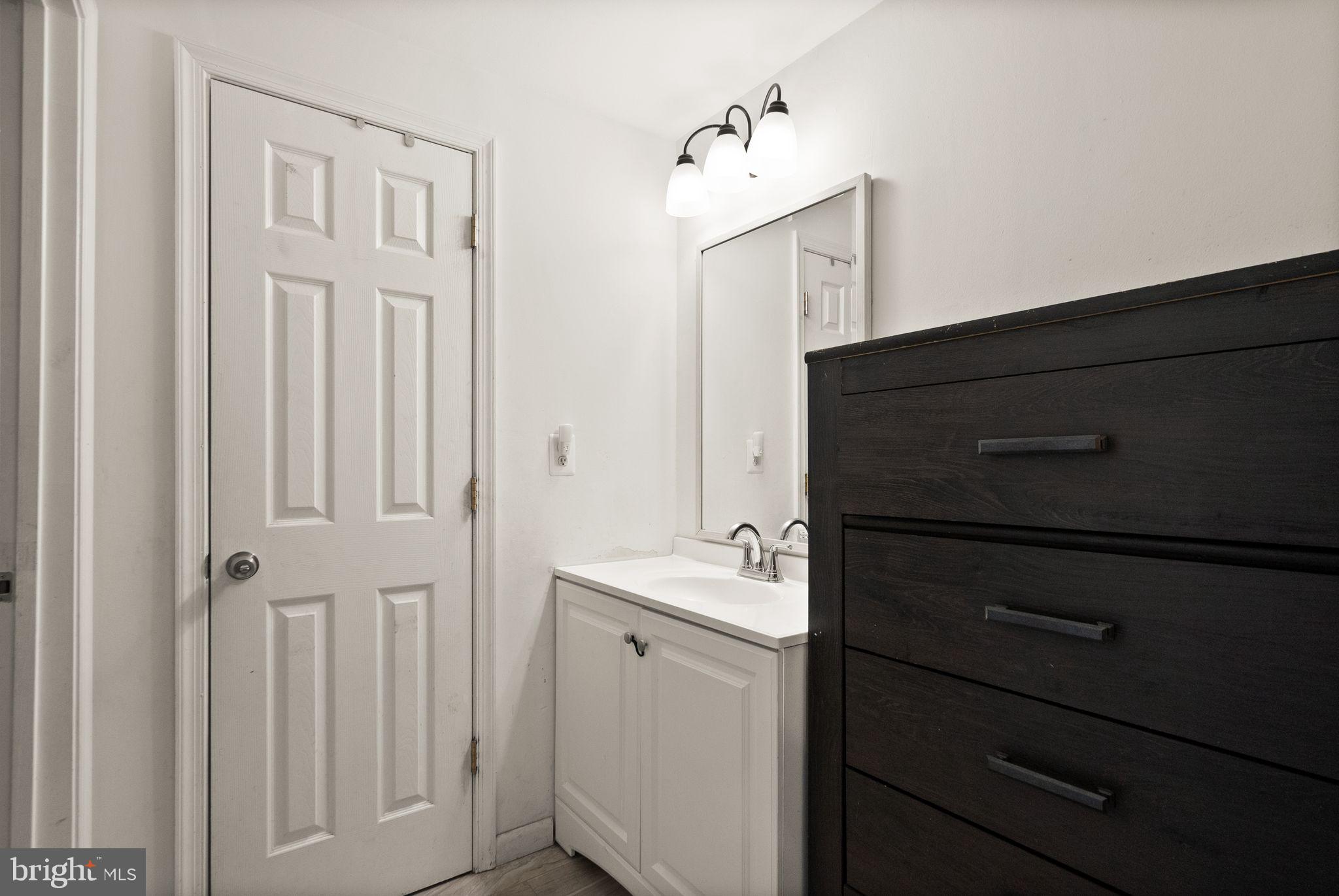 191 North Cottage Road Sterling, VA 20164 - Photo 18 of 41 a view of walk in closet