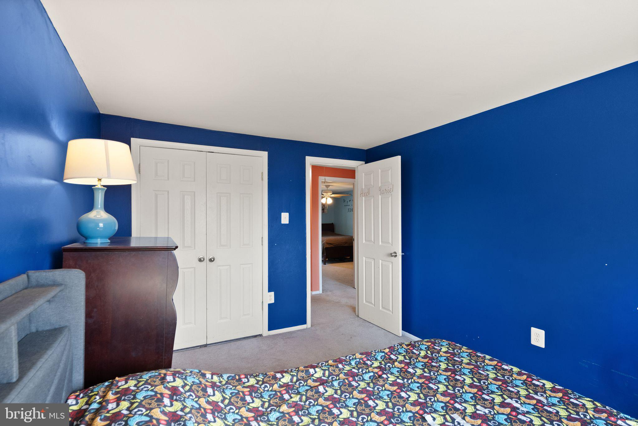 191 North Cottage Road Sterling, VA 20164 - Photo 20 of 41 a bedroom with a bed and a lamp