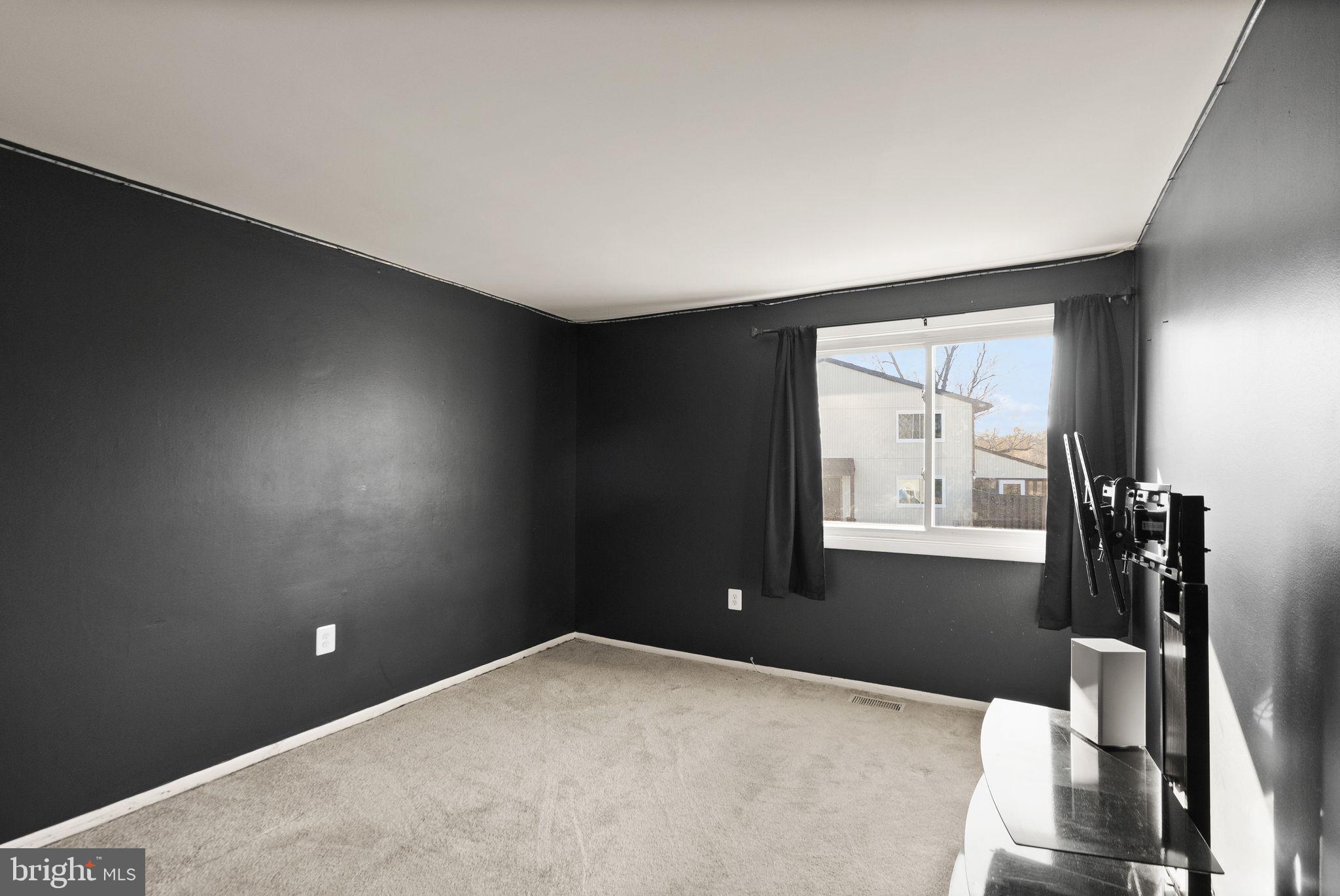 191 North Cottage Road Sterling, VA 20164 - Photo 23 of 41 a workspace with windows