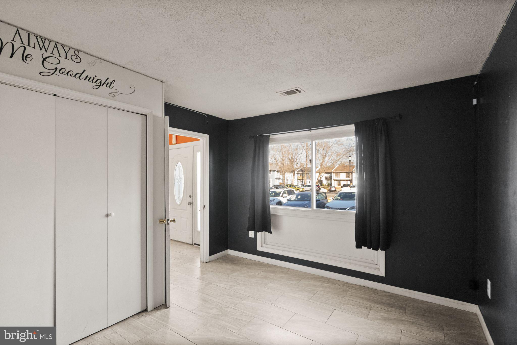 191 North Cottage Road Sterling, VA 20164 - Photo 8 of 41 a view of an empty room with a window