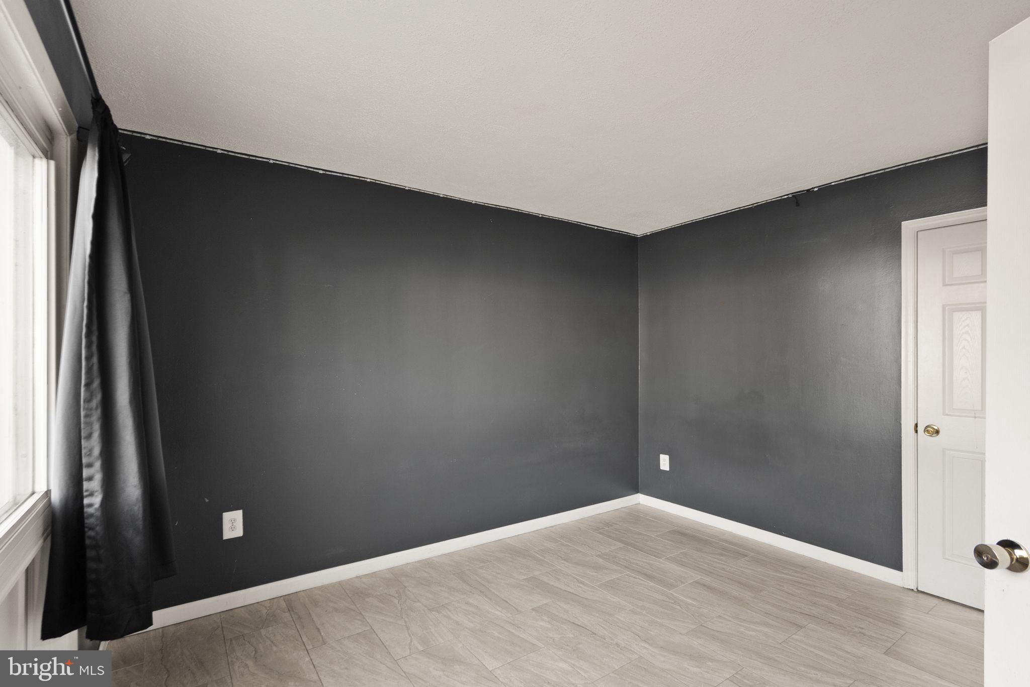 191 North Cottage Road Sterling, VA 20164 - Photo 9 of 41 an empty room with windows