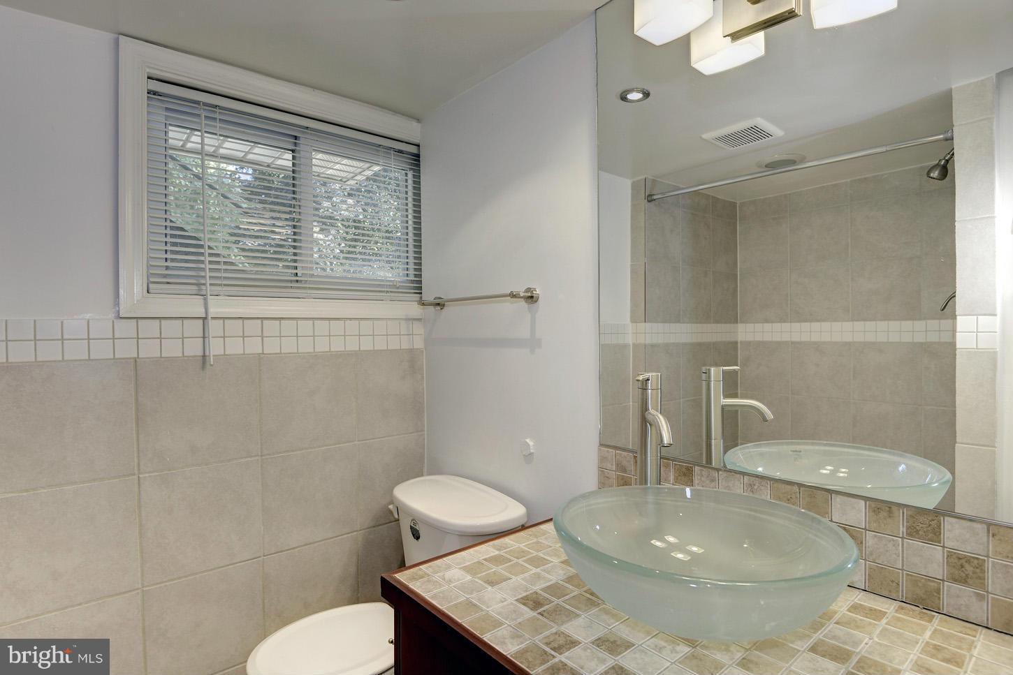 9825 Belhaven Road Bethesda, MD 20817 - Photo 22 of 28 Bath